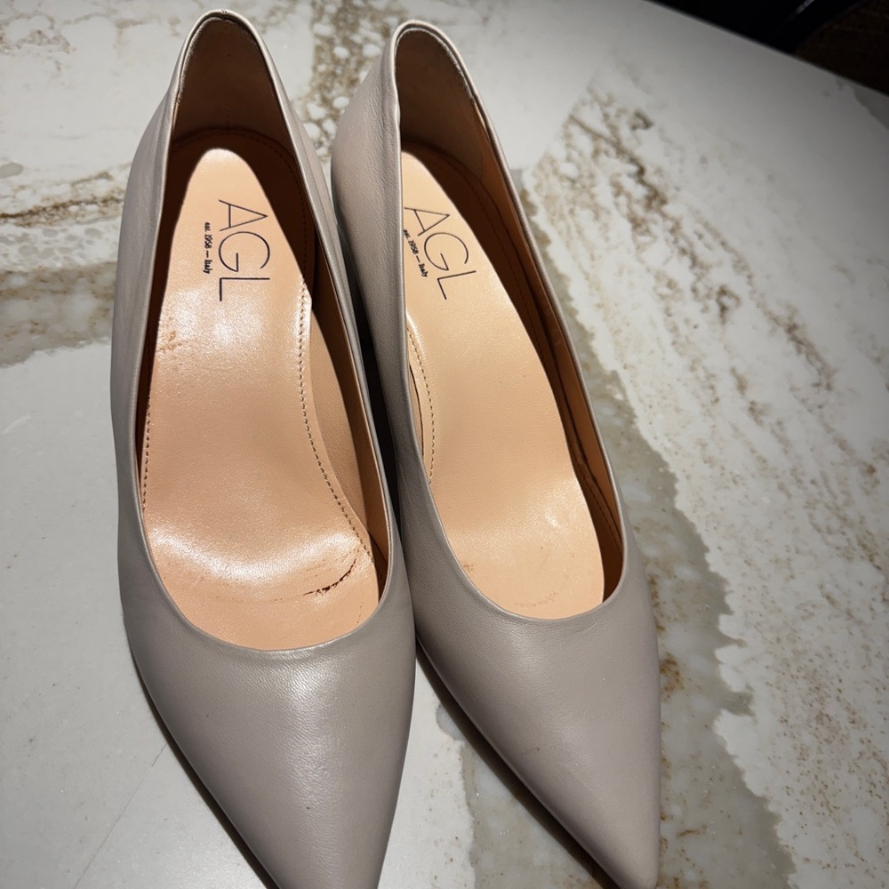 AGL Gray Heels Classic Design